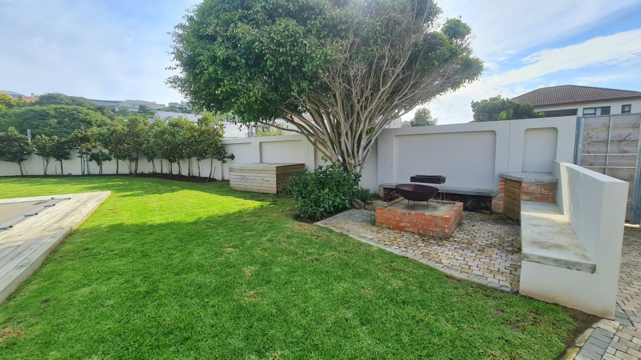 4 Bedroom Property for Sale in Whale Rock Western Cape